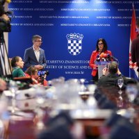 Blaženka Divjak održala izvanrednu konferenciju za medije