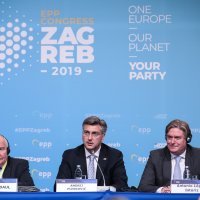 Joseph Daul, Andrej Plenković i Antonio Lopez Isturiz na kongresu EPP-a u Zagrebu