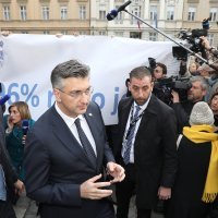 Premijer Andrej Plenković ispred prosvjednika