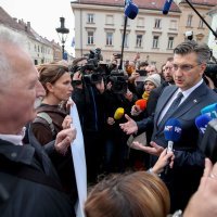 Premijer Andrej Plenković ispred prosvjednika