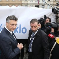 Premijer Andrej Plenković ispred prosvjednika