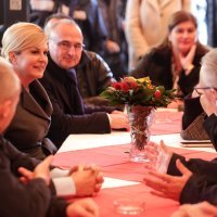 Zagreb: Grabar-Kitarović uz veliku podršku na prikupljanju potpisa za kandidaturu