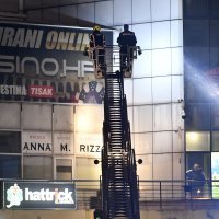 Policijski očevid nakon pucnjave kod kafića Caffe bar 42 u Sesvetama