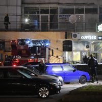 Policijski očevid nakon pucnjave kod kafića Caffe bar 42 u Sesvetama