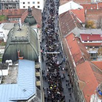Pogled iz zraka na prosvjednike koji dolaze na glavni zagrebački trg