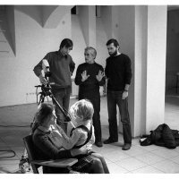 Šime Strikoman, Krešo Golik, Branko Schmidt, Mira Furlan i Ivan Goran Vitez tijekom video-pripreme za snimanje filma Branka Schmidta Rano sazrijevanje Marka Kovača, 1980.