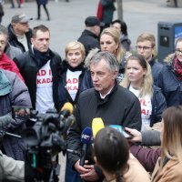 Miroslav Škoro obišao štand za prikupljanje potpisa podrške njegovoj kandidaturi