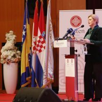 Kolinda Grabar-Kitarović na svečanoj akademiji Udruge Prsten u Mostaru