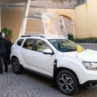 Dacia Duster na poklon papi Franji