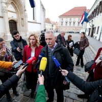 Sudionici sastanka dolaze u Banske dvore