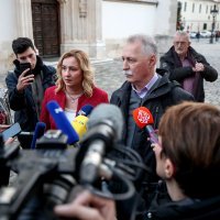 Sudionici sastanka dolaze u Banske dvore