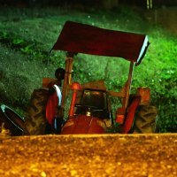 Batrina: Pri naletu osobnog automobila na traktor poginuo vozač traktora