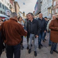 Rijeka: Miroslav Škoro posjetio Korzo uoči prikupljanja potpisa