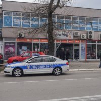 Automobil potpuno uništio izlog trgovine tehničkom robom