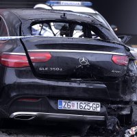 Zapaljen crni Mercedes na zagrebačkom Laništu