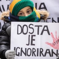 Prosvjed roditelja njegovatelja ispred Ministarstva za demografiju