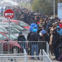 Navijači čekaju na kupnju karata za 6. kolo Lige prvaka: GNK Dinamo - FC Manchester City