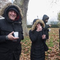 Igrači Dinama dijelili čaj navijačima koji su stigli po svoju ulaznicu