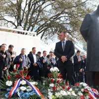 Split: Andrej Plenković položio vijence kod spomenika Franje Tuđmana