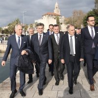 Split: Andrej Plenković položio vijence kod spomenika Franje Tuđmana