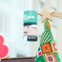 Zagreb: Na Europskom trgu svečano je otkriveno božićno drvce ljubavi i zajedništva