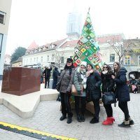 Zagreb: Na Europskom trgu svečano je otkriveno božićno drvce ljubavi i zajedništva