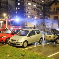 U Zagrebu ponovno izgorio automobil, požar zahvatio još tri parkirana auta