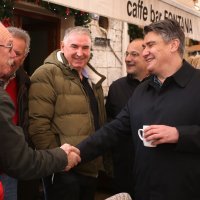 Predsjednički kandidat Zoran Milanović posjetio je Sinj i družio se s građanima