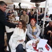 Predsjednički kandidat Zoran Milanović posjetio je Sinj i družio se s građanima