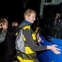 Aktivisti se zalijepili za bus