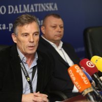 Policija na konferenciji za medije o uhićenjima za ubojstvo u Omišu