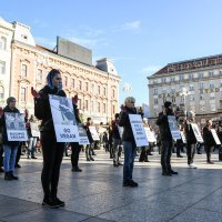 Zagreb: Performans Prijatelja životinja na Trgu bana Josipa Jelačića
