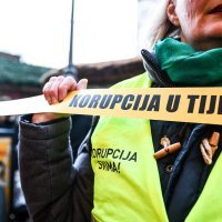 Zagreb: Dario Juričan u centru grada iskazao svoju ljubav i predanost prema korupciji