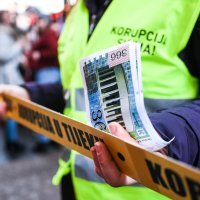 Zagreb: Dario Juričan u centru grada iskazao svoju ljubav i predanost prema korupciji