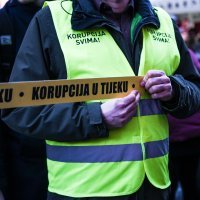 Zagreb: Dario Juričan u centru grada iskazao svoju ljubav i predanost prema korupciji