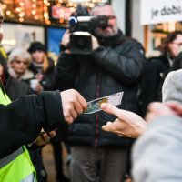 Zagreb: Dario Juričan u centru grada iskazao svoju ljubav i predanost prema korupciji