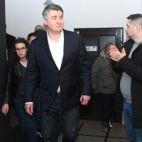 Predsjednički kandidat SDP-a Zoran Milanović održao je predizborni skupu u Gradskom muzeju u Sisku.
