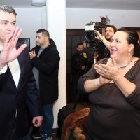 Predsjednički kandidat SDP-a Zoran Milanović održao je predizborni skupu u Gradskom muzeju u Sisku.