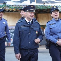 Predstavljeni policajci iz Slovenije i Mađarske koji će pomagati turistima na Adventu u Zagrebu