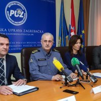 Predstavljeni policajci iz Slovenije i Mađarske koji će pomagati turistima na Adventu u Zagrebu