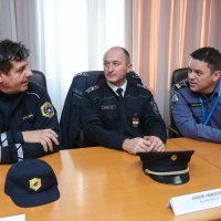 Predstavljeni policajci iz Slovenije i Mađarske koji će pomagati turistima na Adventu u Zagrebu