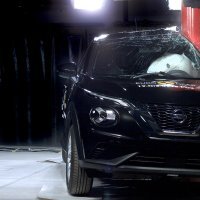 Nissan Juke testiranje na bočni nalet stupa