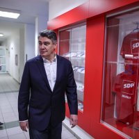 Press konferencija predsjednickog kandidata Zorana Milanovića