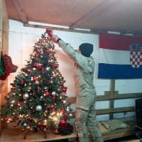 Hrvatski vojnici u Afganistanu kite bor