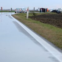 Vukovar: U prometnoj nesreći između dva automobila poginula jedna osoba