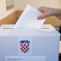 Zagreb - U 7 sati ujutro otvorila su se biračka mjesta za izbor predsjednika Republike Hrvatske