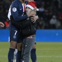 Kylian Mbappe potpisao je knjigu mladom navijaču