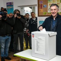 Zagreb: Kandidat za predsjednika RH Miroslav Škoro glasovao je na izborima za predsjednika