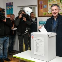 Zagreb: Kandidat za predsjednika RH Miroslav Škoro glasovao je na izborima za predsjednika