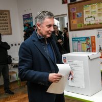 Zagreb: Kandidat za predsjednika RH Miroslav Škoro glasovao je na izborima za predsjednika